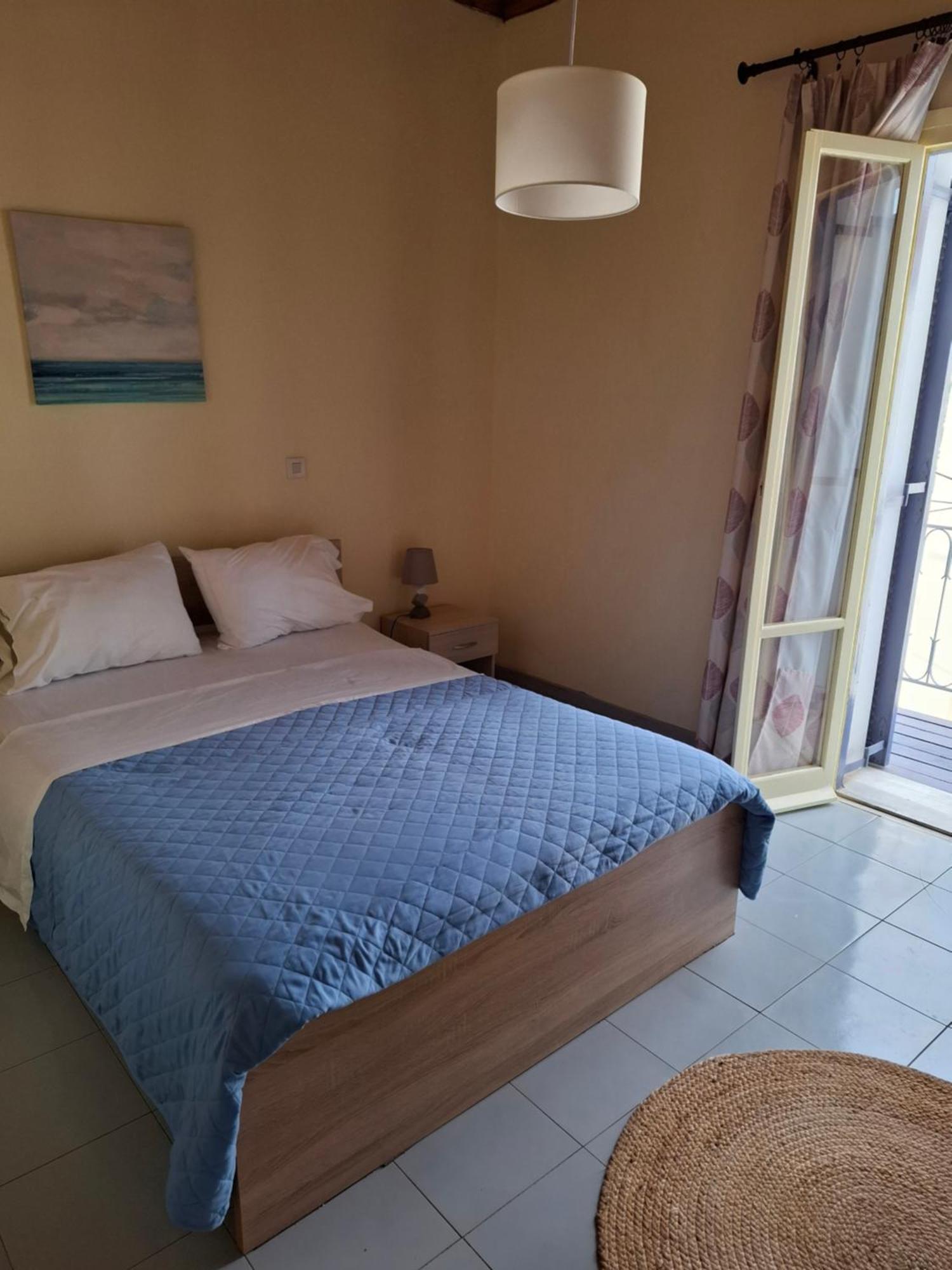 Old Harbor Apartments Spetses Town Bagian luar foto