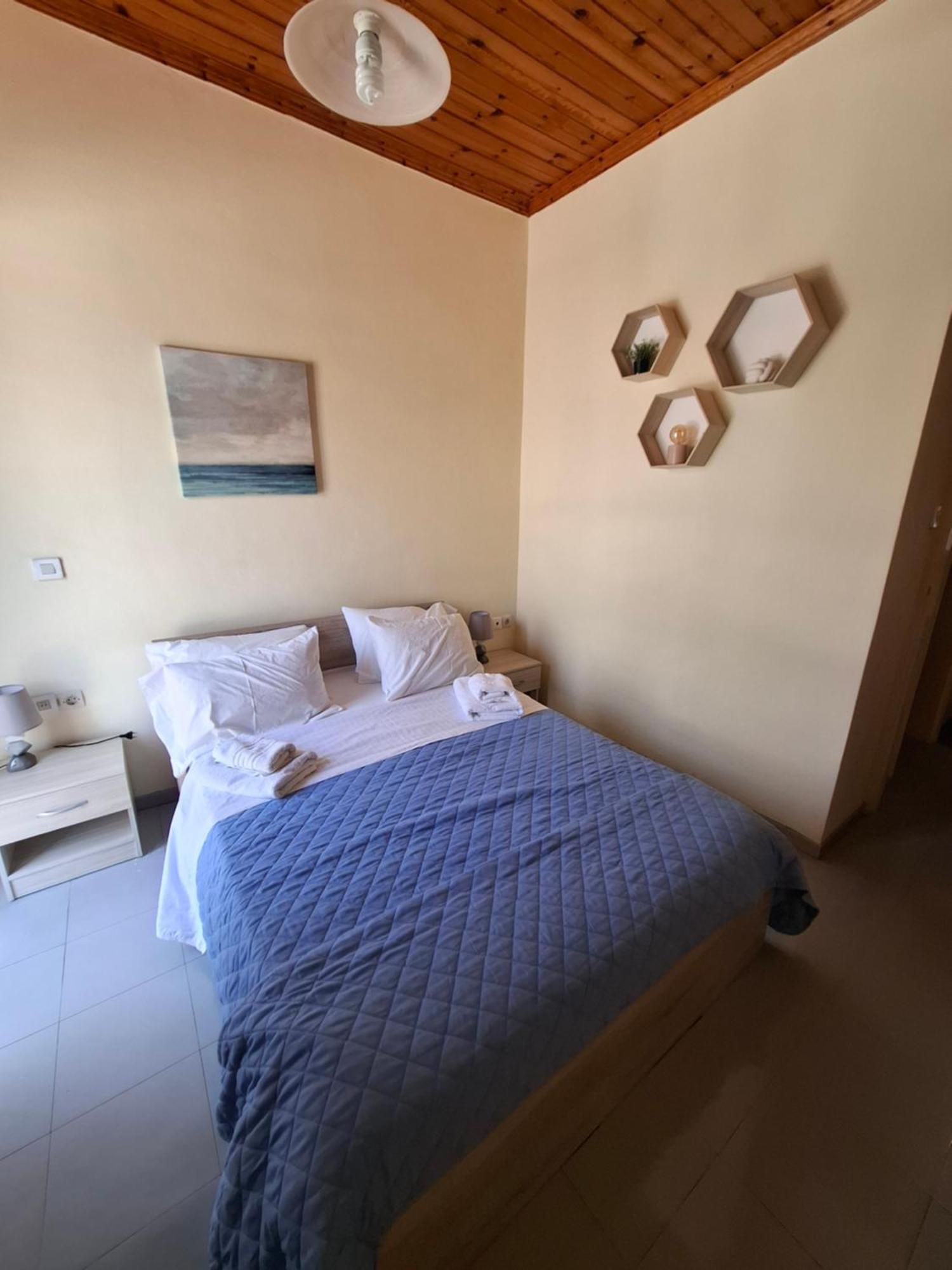 Old Harbor Apartments Spetses Town Bagian luar foto
