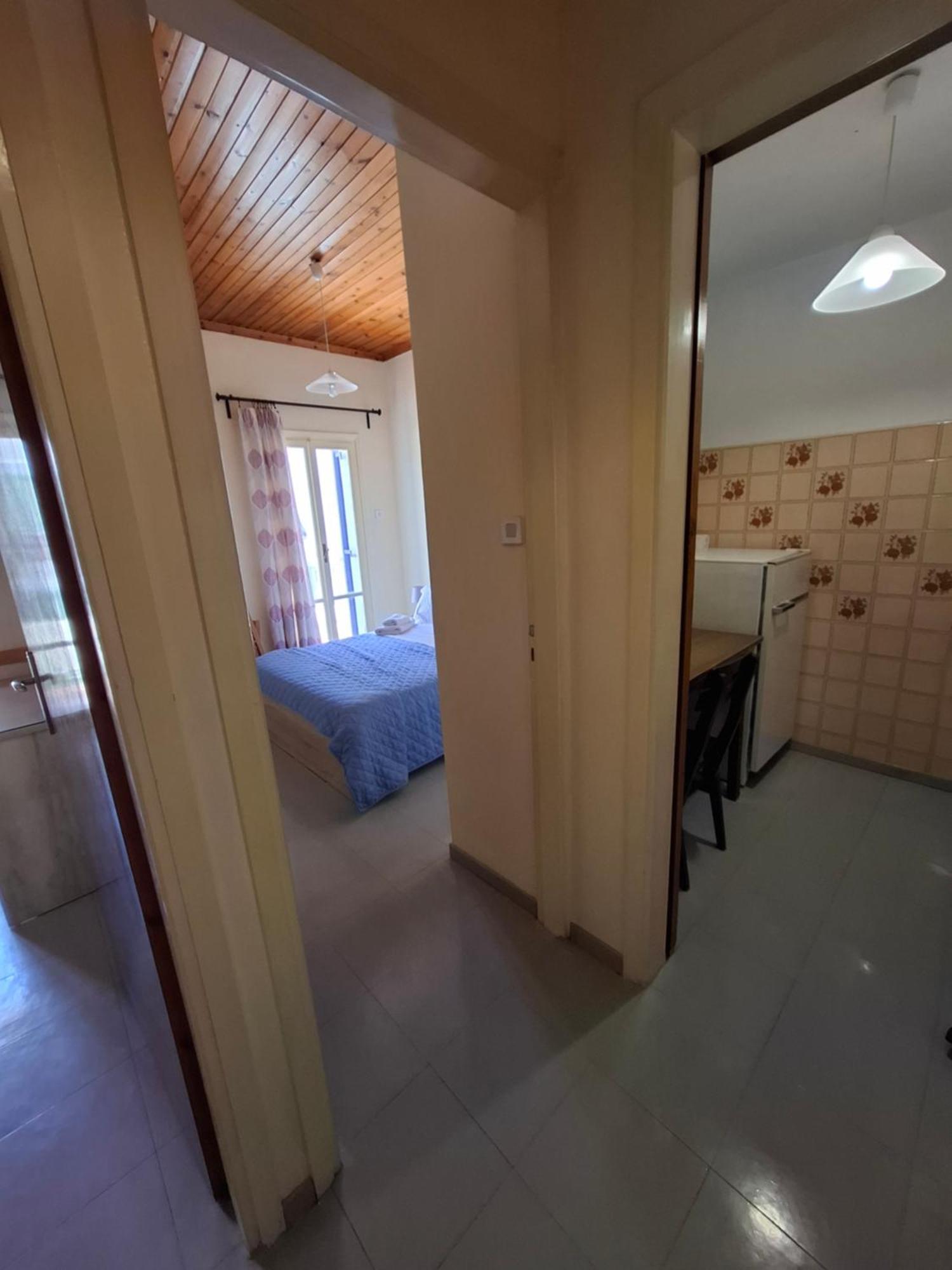 Old Harbor Apartments Spetses Town Bagian luar foto