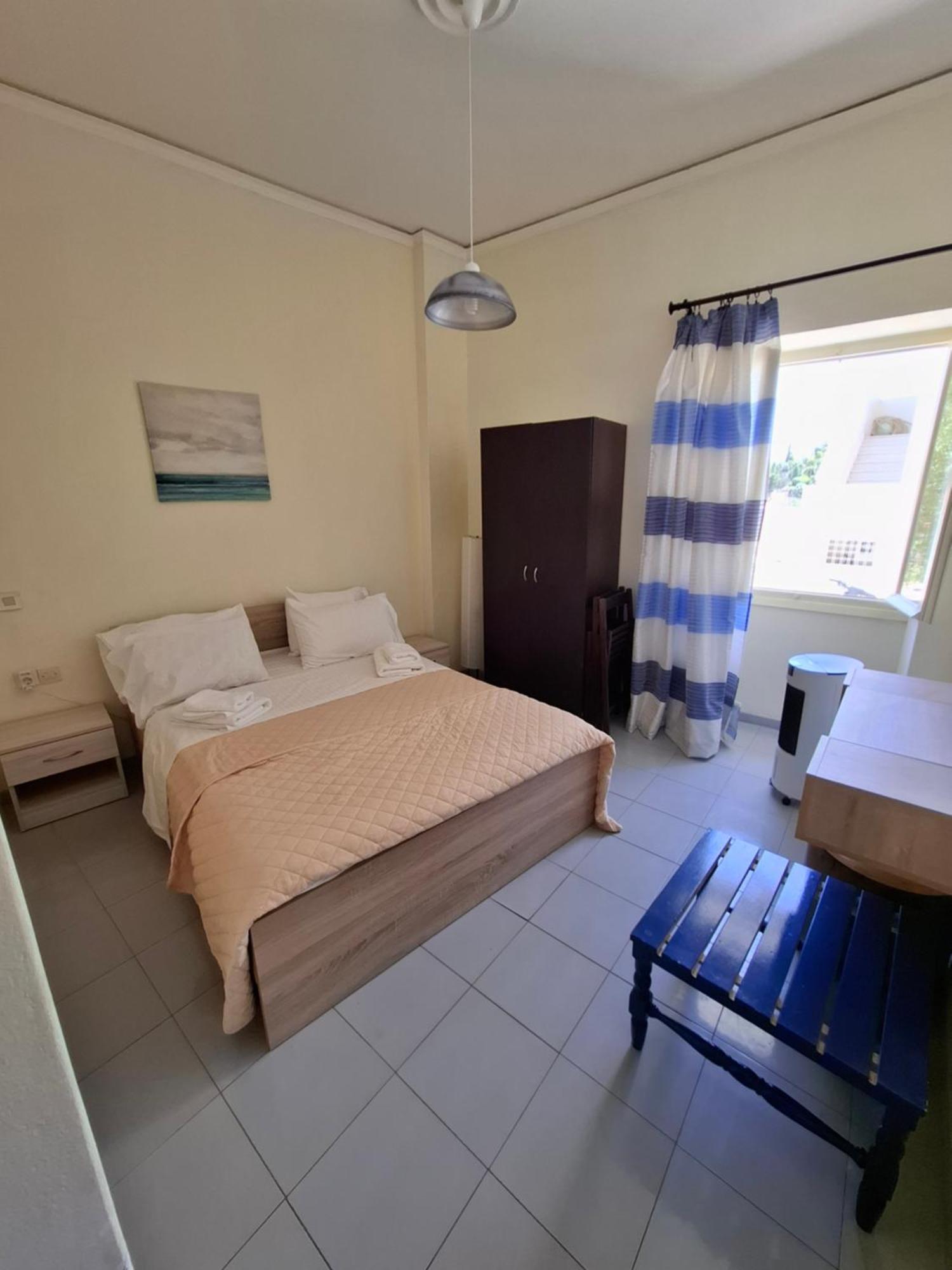 Old Harbor Apartments Spetses Town Bagian luar foto