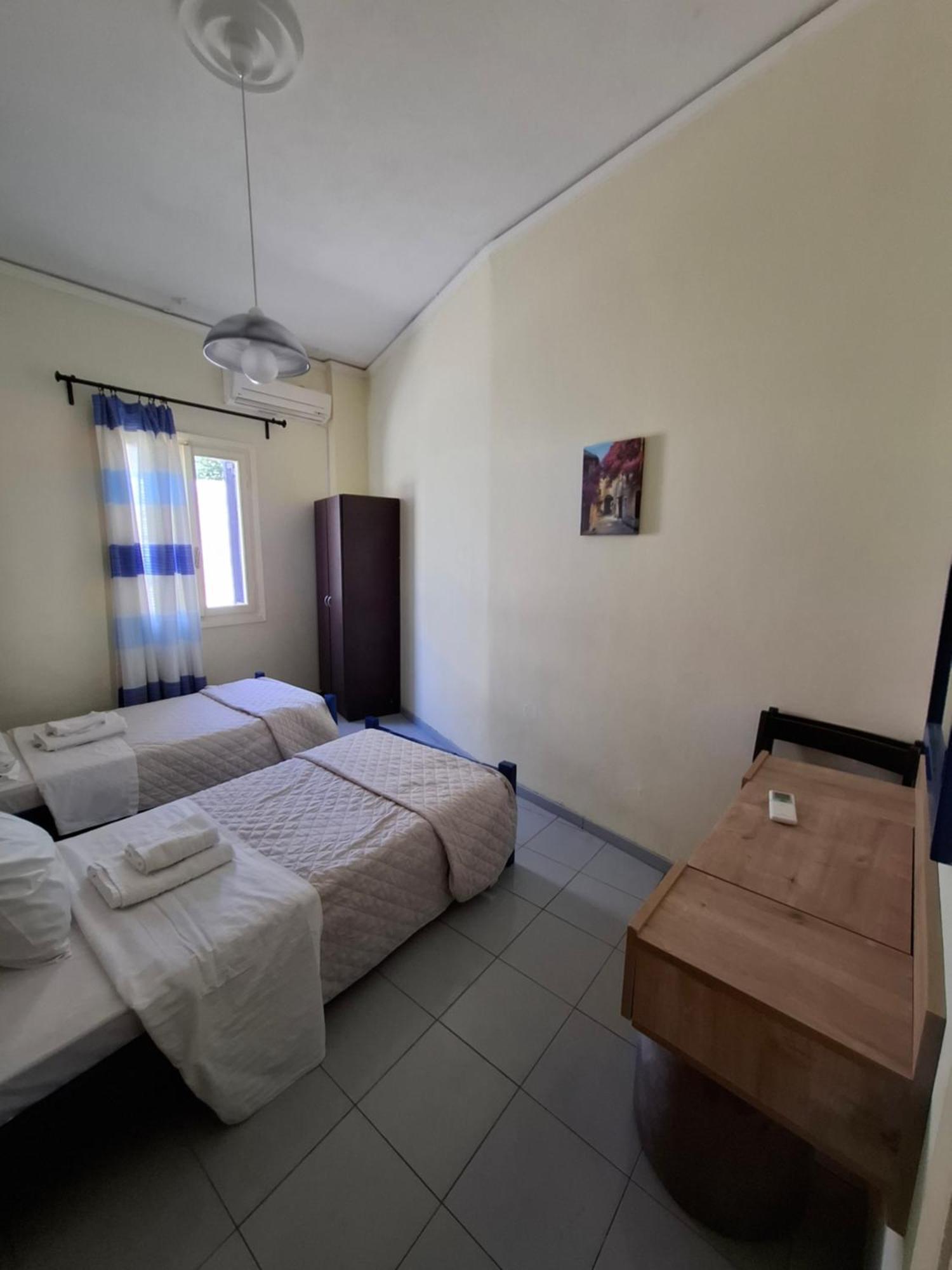 Old Harbor Apartments Spetses Town Bagian luar foto