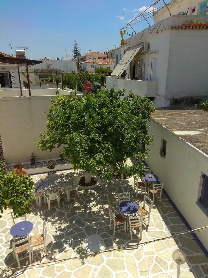 Old Harbor Apartments Spetses Town Bagian luar foto