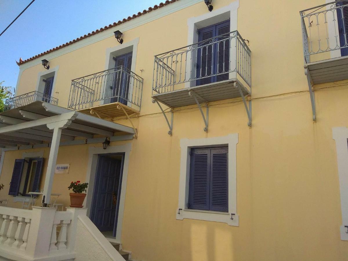 Old Harbor Apartments Spetses Town Bagian luar foto